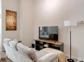 CBDOTR 24-7 Gym Pool Rooftop Steps to Stadiums