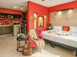 Bright & Airy Suite with Memory Foam Bed 500m Beach Fast WiFi Great Value 8B