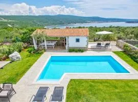 Villa Estate 2 by Villas Guide