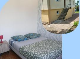 Les Cyclamens: Cosne-Cours-sur-Loire şehrinde bir otel