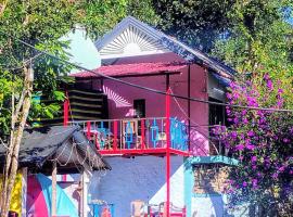 munnar Green portico Cottage #MUNNAR #Parking # campfire # brackfast #best budget COTTAGE MUNNAR, Hotel in Anachal