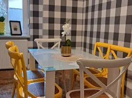 Kleine hübsches Apartment,Sauna im Haus, Hunde willkommen, nahe Park, Waldeisenbahn, Hermansbad, UNESCO Geopark, Nähe polnischer Markt, Top Lage für Ausflugsziele zum Wandern oder Radfahren