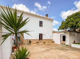 Amazing Home In Villanueva Del Trabuco With Private Swimming Pool, Can Be Inside Or Outside, Hotel in Villanueva del Trabuco