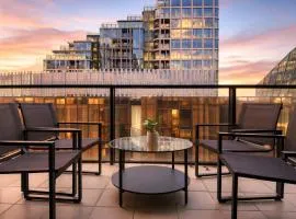 Marvel Stadium Views 2BR, Parking, Pool & Gym