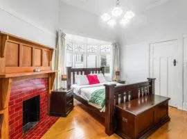 Very Centrally located 4BRM Bangalow with Aircon