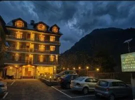 Hotel Mount view By Oscar Hotels Chain Near Club House Road Manali Luxury Rooms Best Hotel In Manali !!!!!