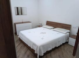 Peaceful Casteldaccia Apartment near the Sea, hotel v mestu Casteldaccia