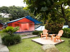 Glamping Camphills, hotell i Gunungpicung
