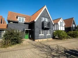 3 Sanctuary Court - Very close to famous #Thorpeness Meare and the beach - Close to Thorpeness Golf Club, Country Club and Tennis Courts - Manage by Aldeburgh Coastal Cottages