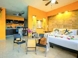 2 Spacious Great Value Units Sleep 8 500m to Beach King Beds Kitchen AC Fast WiFi 1A2A