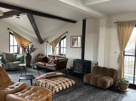 Newly Built Family Villa with a Hot Tub, hotel di Sopot