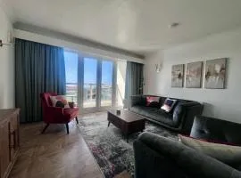 Great Modern Sea View Apartment on the Promenade