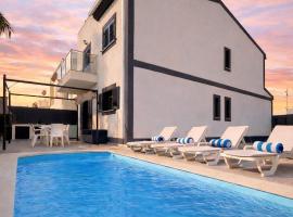 Vila Moderna com Piscina, viešbutis mieste Tunes