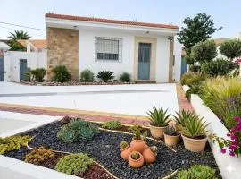 CHALET avec grand jardin PRIVÉ, 10 MN DE LA PLAGE