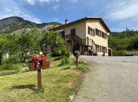 Haut de chalet - Ideal familles avec enfants - proche barcelonnette, hotel i Saint-Pons