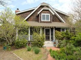 Cutest Cottage On Central