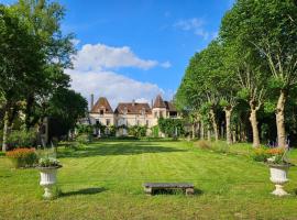 Le Château du Fort Villiers-Saint-Benoît, hotel a Villiers-Saint-Benoît