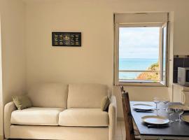 Face à la plage et au falaise- Endroit calme, Hotel in Planguenoual