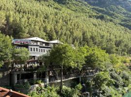 Bar-Restaurant-Hotel River, hotel en Këlcyrë Fshat