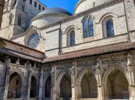 Appartement de caractère, 4 pers, village médiéval Martel, Animaux admis, WiFi gratuit - FR-1-828-15