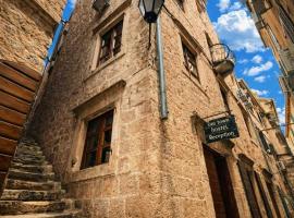 Old Town Youth Hostel, hotel din Kotor