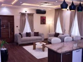 Treasure Blue Homes, Family Friendly, 24hrs Power, Balcony & Wi-Fi