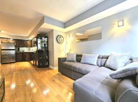 Entire 1 Bedroom Condo - Toronto's Entertainment District, hotel sa Toronto