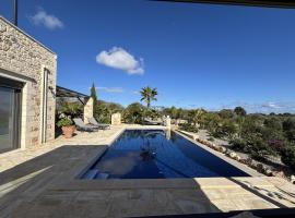 MayaElisa Villa with Heated Pool, By Hellocrete, Hotel in Vamos
