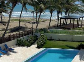 WOW Family Oceanfront Condo at Cristamar Cabarete, hotel i Cabarete