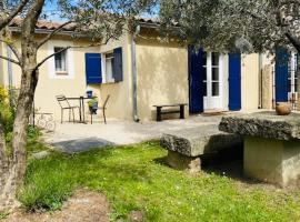 Studio Chez Joelle، فندق في كاربينترا