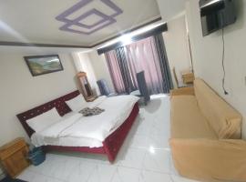 Hotel Crown Palace โรงแรมในDunga Gali