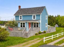 The Salty Turr - Historic Twillingate Home, хотел в Туилингейт