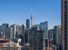High-Rise Condo with CN Tower View - Balcony - Free Parking - Downtown Toronto, hotel en Toronto