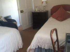 West Wold Farm House B&B, hotel with parking in Barton-upon-Humber