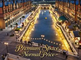 2BR Tokyo Riverside Apartment, Hotel in Gedong