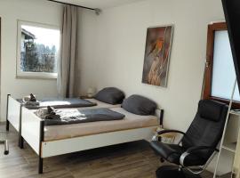 FELIX LIVING 10, 3 Zimmer, 4 Betten, Parkplatz, hotelli kohteessa Salzweg