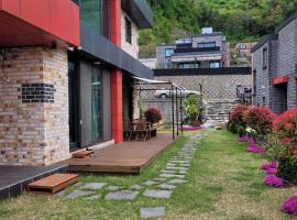 Rose Garden House 4, hotel din Suwŏl-li