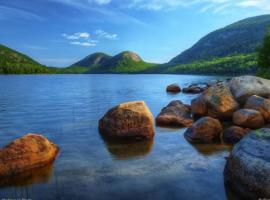 One Bed Condo Unit near Acadia National Park – hotel w mieście Ellsworth
