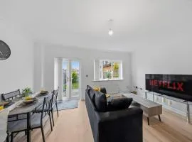 Versatile 3BR - 10 Min Drive to Ashford Station