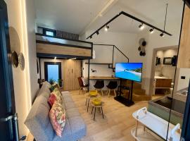 La Petite Mansion, next to the city center!, hotel din Volos