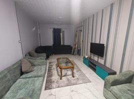 شقة الهنا 2212 للايجار مصيف قرية النورس الاسماعيلية طريق البلاجات, hotel di Ismailia