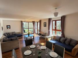 Superb 3-Bed Residence Airport, khách sạn ở Dublin