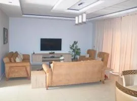 Cosy Three Bedroom Haven with Homely Charm