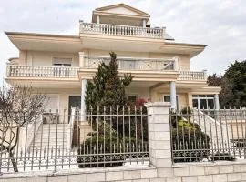 Katerini Grand Luxury Villa with Garden and Jacuzzi