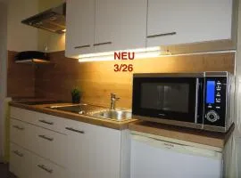 Ferienwohnungen "Marie" mit Terrassen, inclusive Park- und Stellplätze am Haus, Müritz-Strand nur 700m, Altstadt 10min, ruhige Lage,