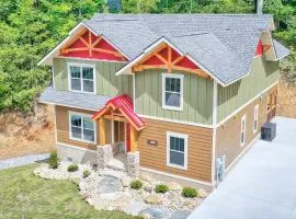 Bears Haven – Elegant 3 BR Chalet Game Area, Hot Tub, see through fire place