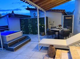 Blue Topaz cottage Mini pool Spa, hotel u Nafpliu