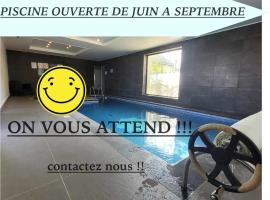 Le gite du chtihameau avec piscine intérieure privative, selon date, hôtel à La Bassée