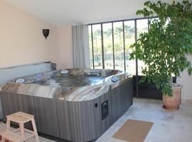 Lapauline FR5BZEVA, holiday home in La Motte-dʼAigues