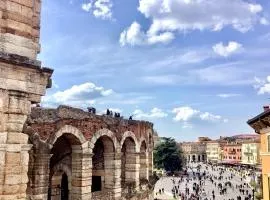 Vista Arena di Verona e Piazza Bra